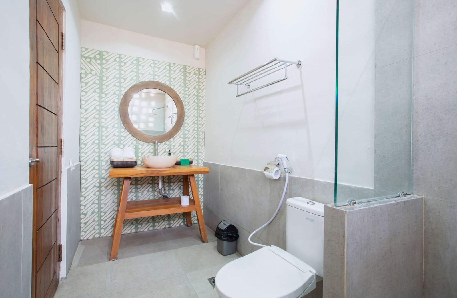 Deluxe-Double-Room-Bathroom-05