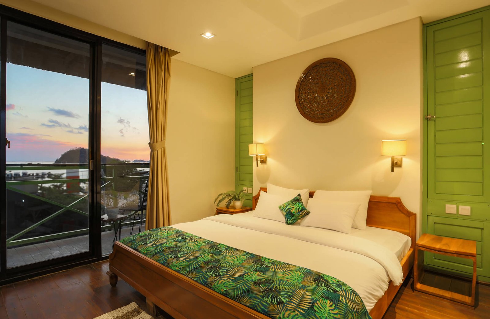 Deluxe-Double-Room-Bedroom-02