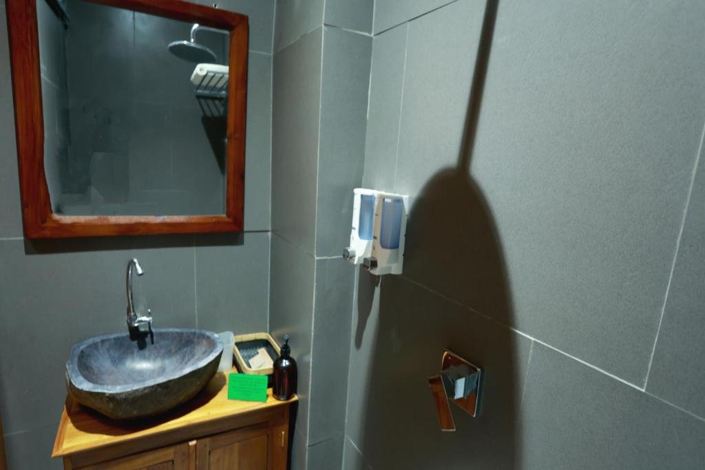 Single-Room-Bathroom