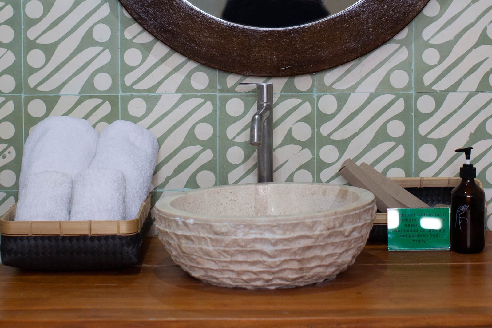 Standard-Double-Bathroom-03