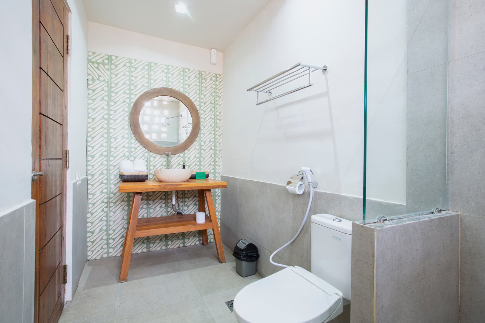 Standard-Double-Bathroom-05