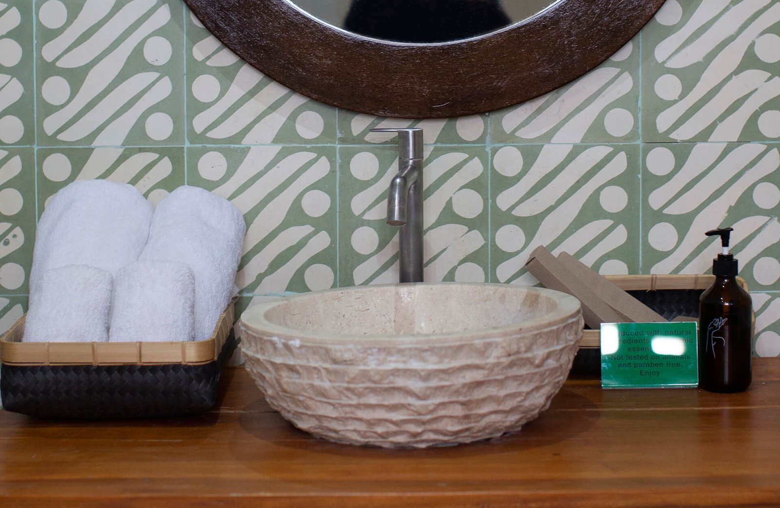 Superior-Queen-Room-Bathrom-03